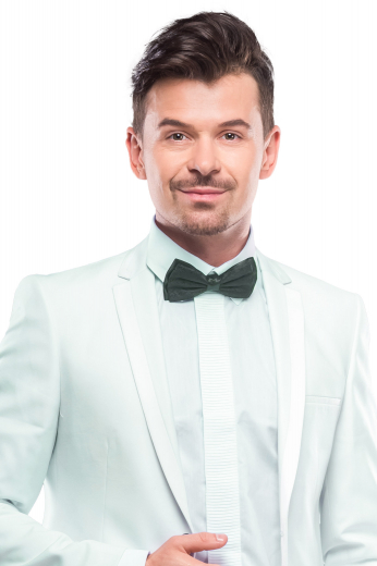Peak lapel men's white tuxedo with handmade one button and made to measure curved quarters - paired with custom tailored flat front pants in a sophisticated and modern look.