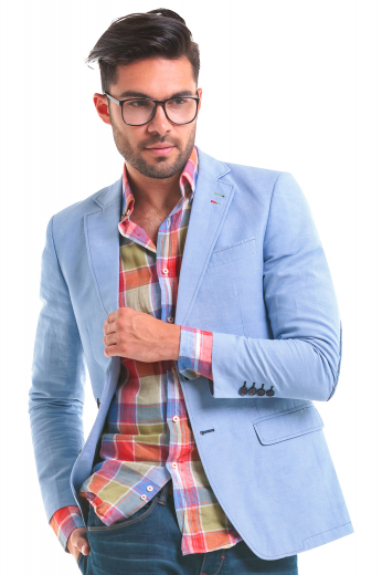 These men's soft blue blazer are tailor made in a fine wool and tweed and cut to a slim fit, featuring single breasted button closure and hand stitched lapels. 