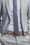This leek men's pant suit is tailor made in a slim cut, featuring a single breasted button closure and slash pockets. It is perfect for all formal occasions.