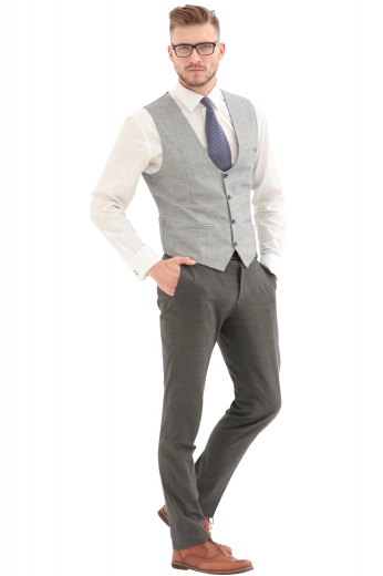 This men's slim cut vest is tailor made with a single breasted closure in a wool blend, featuring piped lower pockets and a four button closure.