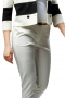 This women's sophisticated pair of white tailored pants are made to measure for a perfect fit in a fine wool blend. It is perfect as a base for your everyday work outfit!