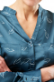This satin blend blouse is made to measure in a slim fit with a mandarin collar, practical left pocket and matching buttons. This soft and sophisticated blouse is in a deep and vivid blue with intricated minimalist designed white leaves.