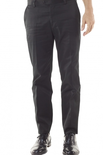 In a grand charcoal shade are these bespoke men's pure cotton chinos with an extended single button slim fit design with a made to measure flat front pleat design that is both flattering and elegant. This pair of cotton men's hand tailored chinos are great for both casual and formal settings.