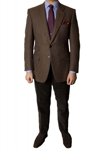 This stunning mens handmade dark brown alpaca wool blazer is a visual delight with its representation of 2 elegant 3 inch wide notch lapels and 2 front close buttons. This mens tailor made slim fit brown jacket also features 1 boutonniere on the left lapel, 1 upper welt pocket, 2 lower pockets with flaps, and a flap ticket pocket on the left. You can buy this mens bespoke alpaca wool brown blazer at My custom Tailor to flaunt an unbelievably trendy work look. 