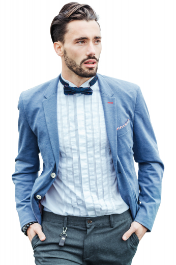 This men's blue blazer is tailor made to a perfect cut in a fine wool and cut to a slim fit, featuring single breasted button closure and notch lapels.