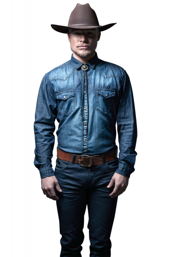 These men's blue denim jeans are tailor made in a fine denim and cut to a slim fit, featuring extended belt loops and levi style pockets. It is a handsome casual staple!