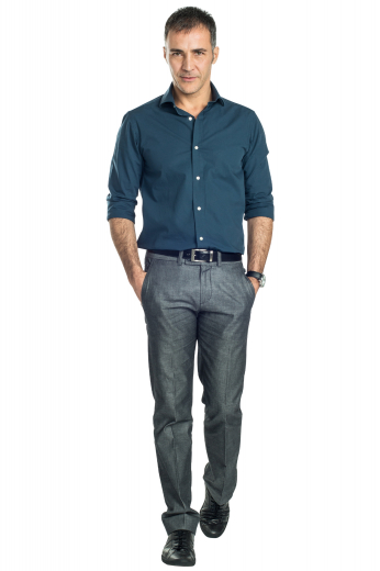 This men's custom made charcoal trouser is tailor made in a fine wool blend and cut to a slim fit, featuring slash pockets, extended belt loops and a flat front pleat. It is a fantastic option for your everyday wardrobe!