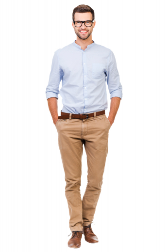 This men's slim cut tailored pale blue button down is made in a fine linen blend and features an ainsley collar and rounded barrel cuffs. It is cut to a perfect fit and is a great formal staple.