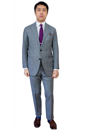 This men's suit is tailor made in a fine wool blend and cut to a slim fit, featuring a single breasted button closure and notch lapels.
