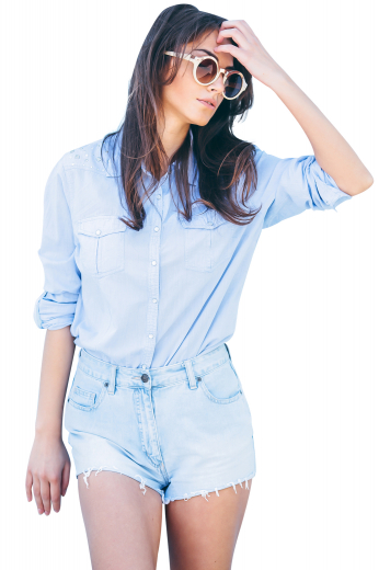 This women's blue standard cut blouse is the perfect addition to your work wardrobe, featuring rounded barrel cuffs and an ainsley collar.