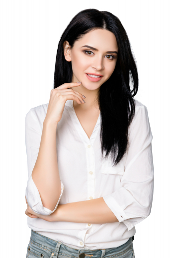Feel sophisticated and confident in this custom hand tailored white blouse. This slim cut women's blouse features a mandarin collar, placket front and a practical pocket, custom made to a casual fit.