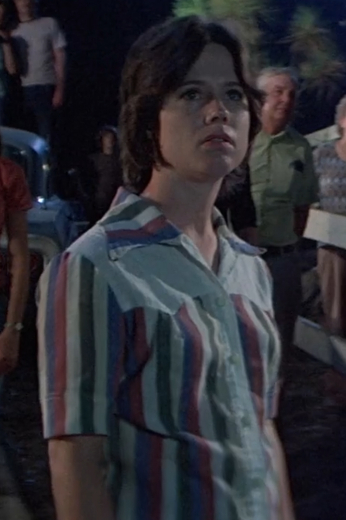 For 70s sci-fi fans is this women’s shirt from the movie Close Encounters of the Third Kind in absolutely immaculate condition. This is a great buy for cosplay participants.